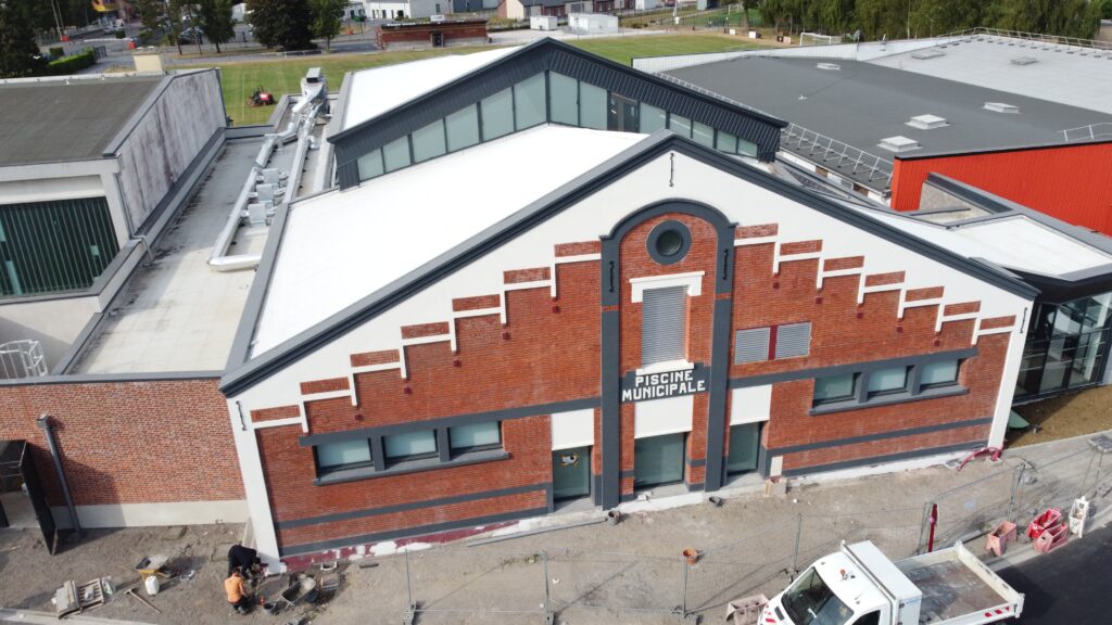 Photo du chantier terminé de la piscine municipale à Leforest.