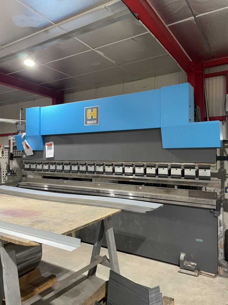 Photo de l'atelier de pliage chez Luc Daniel Couverture